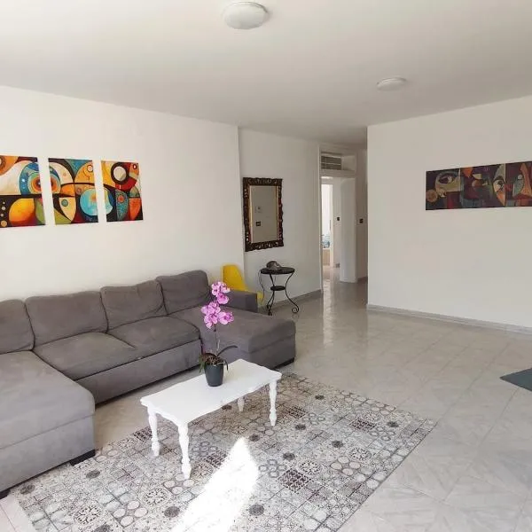 Casa Cavallaro con Piscina estiva, giardino e parcheggio, hotel en Pescara