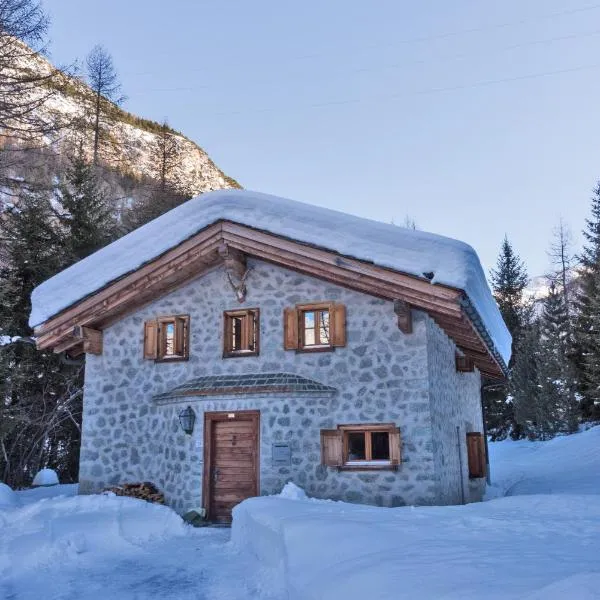 Chalet Gulas - La Punt-Chamues-ch, hotel v destinaci La Punt-Chamues-ch