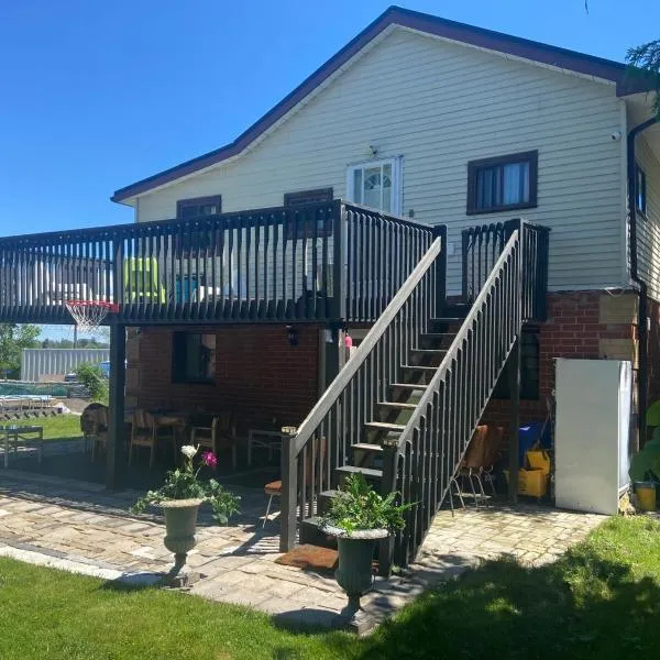 5 Bedrooms Cottage at Rice Lake!, hotel in Roseneath