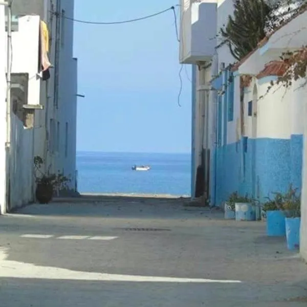 منزل حوالي 50متر من البحر, מלון בOued Laou