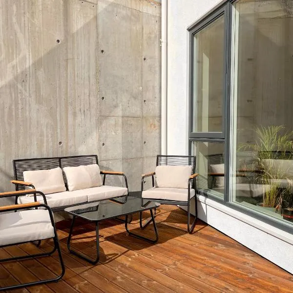 Brand-new Apartement 2025 Sunny Private Terrace - By the Sea, hotel in Bergen