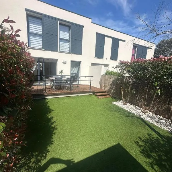 Maison indépendante avec jardin dans résidence proche de la plage, hotel v destinácii Sérignan