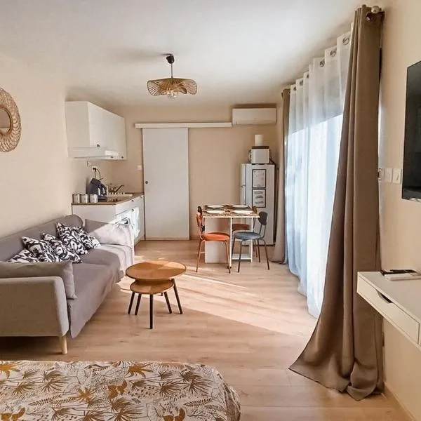 Studio climatisé-terrasse-Netflix-jardin à 10 min de Cassis, khách sạn ở Carnoux