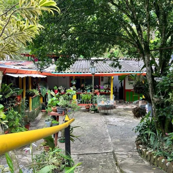 Casa de La Abuela Irene, hotel in Calarcá