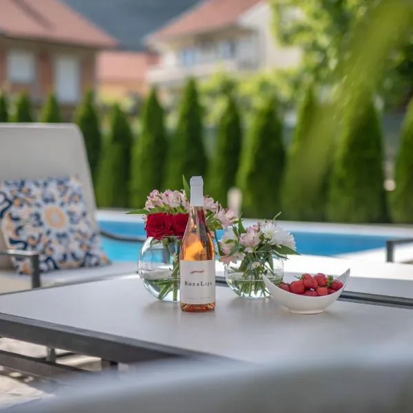 Azzurro Apartments with Swimming pool & Jacuzzi, hotel v destinaci Trebinje