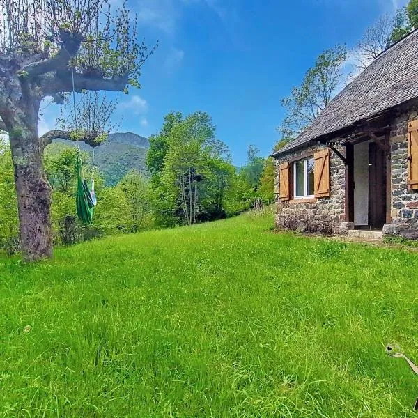 Chalet du Temps Suspendu, Pause magique au cœur des Pyrénées, hotel em Ferrières