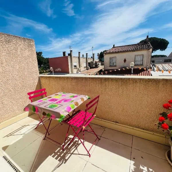 Argelès-sur-Mer - T2 Cabine Meublé avec Clim et Terrasse à 50m de la Plage - FR-1-309-172, hotel in Argelès-sur-Mer