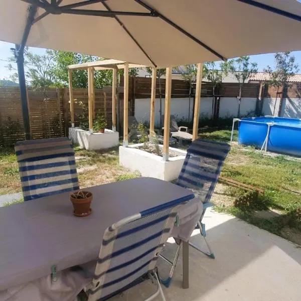Villa 3 Ch climatisée avec piscine & jacuzzi, parking privé, centre à pied, hotel a Uzès