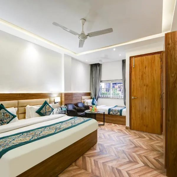 Sunrise Vista Near Nizamuddin Railway Station, hotel v destinaci Jāmb