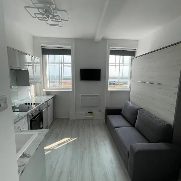 Seafront Studio Snug by the Sea - Sea Views, hotel in South Hayling