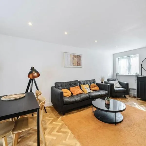 1 The orchard - Beautiful Ground floor garden flat, ξενοδοχείο σε Frampton Cotterell
