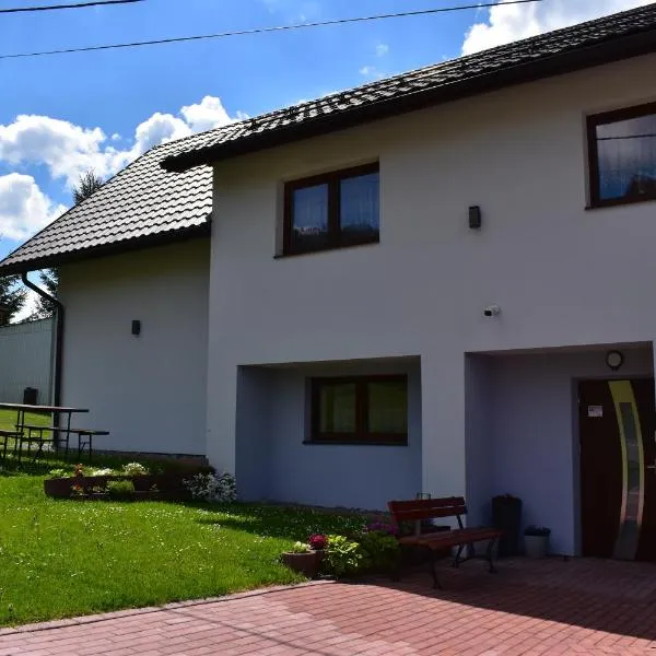 Pokoje pod Śnieżnicą, hotel in Kasina Wielka