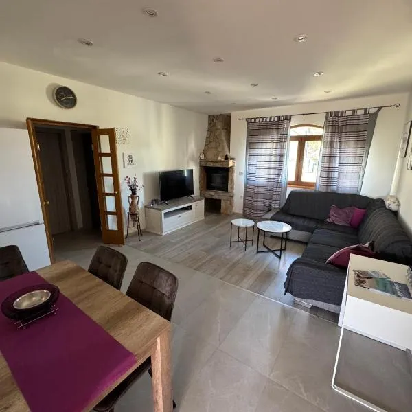 apartment Sali Morić s terasom: Sali şehrinde bir otel