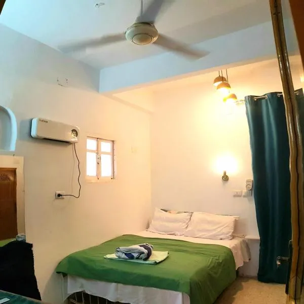 HabuHeritageHomeStayInLuxor, hotel v destinaci Al Aqālitah