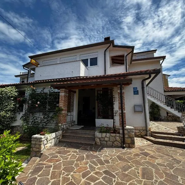 Apartmani Rozi, hotelli kohteessa Umag