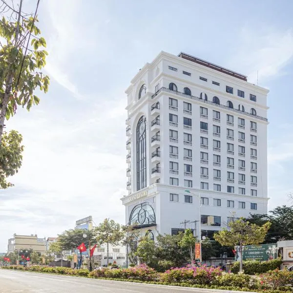 Grand Luxury Hotel Ninh Chử โรงแรมในThôn Mỹ Phước