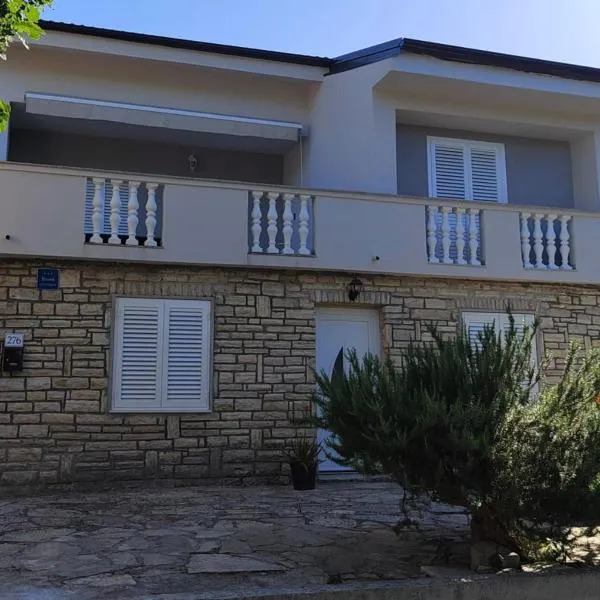 Apartmani Val, hotel in Donji Karin