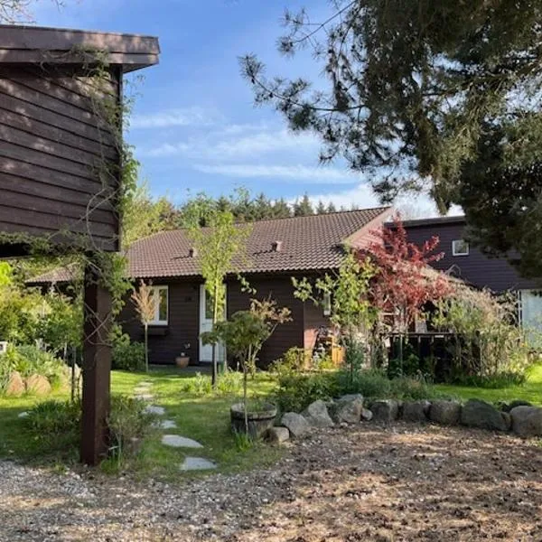 Charming idyllic wooden house, hotel in Præstø