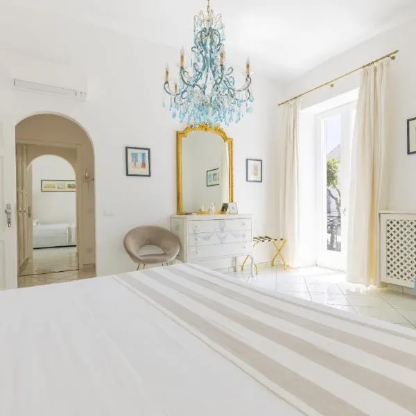 Queen Suite - Luxury Rooms، فندق في فوريو دي إيسكيا