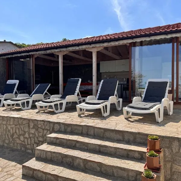 Villa Azur- Sea View Luxury with Pool near Balchik, hotel a Albena