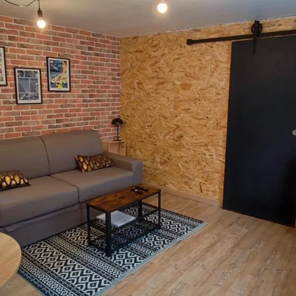Studio indépendant neuf, hotel v destinaci Saint-André-de-lʼEure