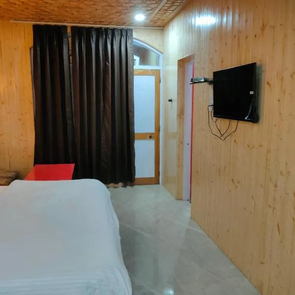 Hotel Prem Palace, hotel in Patnitop