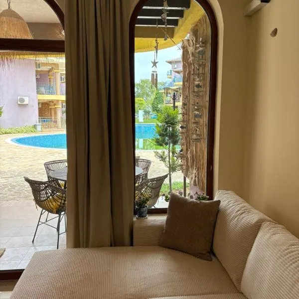Къмпинг градина луксозен апартамент, hotel v destinaci Černomorec
