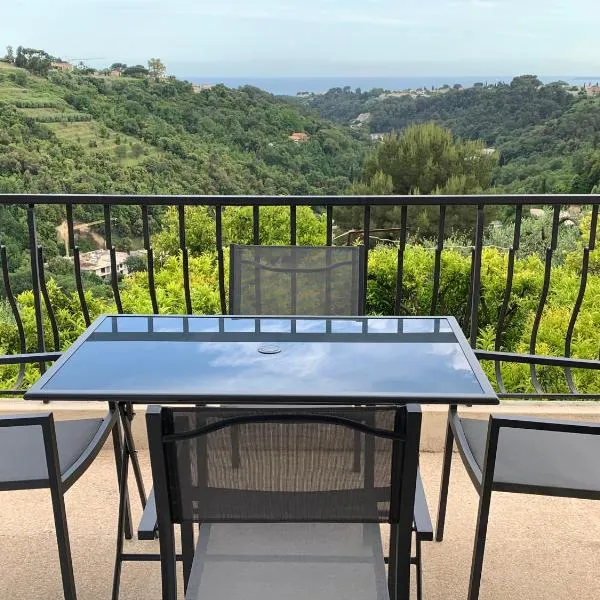 Superbe appartement vue mer, hotel em Cagnes-sur-Mer