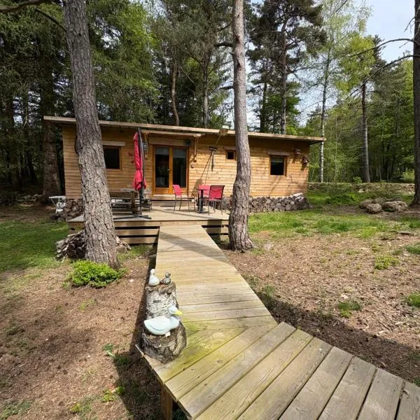Chalet papillon Domaine de la Mamounette, hotel in Boussoulet