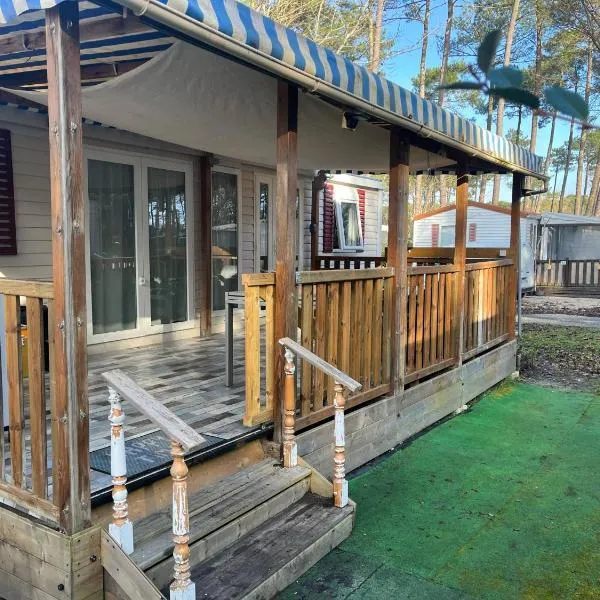 Mobil-home, hotel v mestu Bias