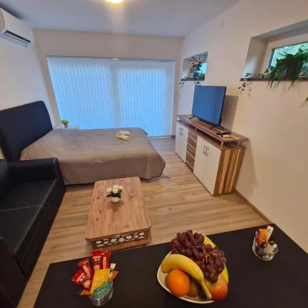 HOLIDAY NEST Family Apart Guest House 26m2 - Mysigt studio för 4 pers, hotel in Höör