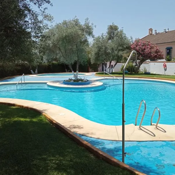 BRISAS VIP Tesoro, hotel in Valencina de la Concepción