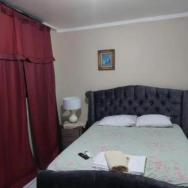Suite full equipado, céntrico y con garage, hotel en Machala