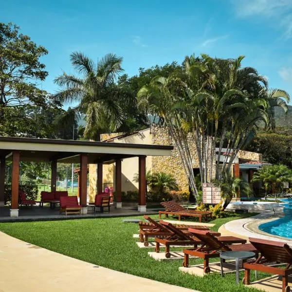 COSTA RICA, Apartamento en condominio Avalon Country Club,Santa Ana, terraza,balcon, restaurante, piscina, tenis,gimnasio, hotel in Santa Ana