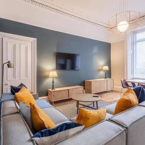 3BR Gem West End Walk to Glasgow Uni Parking, hotel in Glasgow