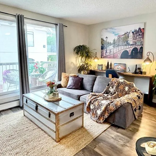 Stylish Downtown Condo near Rogers Place l Parking, Gym, Balcony & Kitchen, hotel in Edmonton