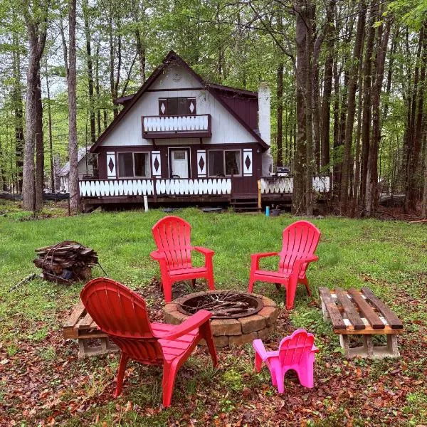 Walking Distance to the Beach Cabin with AC, hotel in Arrowhead Lake