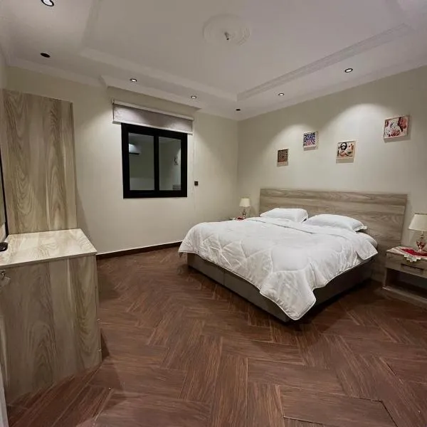 غرفة وصالة بنظام فندقي مميز, hotel in Jeddah