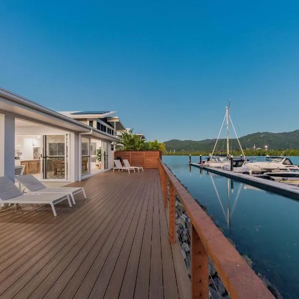 Cove 18 - Luxury beach house, hotel v destinaci Airlie Beach