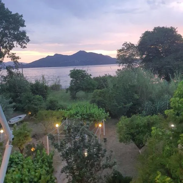 Lou Apartments & Hostel, готель у місті Едіпсос