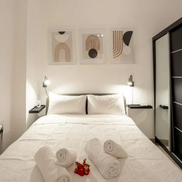 Urban Harbor Getaway, Hotel in Piräus