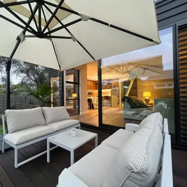 Brand-New Luxury 5 bedroom house in Epsom, Hotel in Auckland