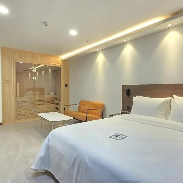 Road35 Hotel, hotel in Anseong