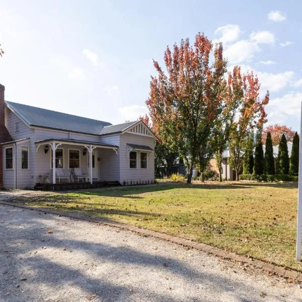 Collins Cottage - Luxury Accommodation, hotel in Bright