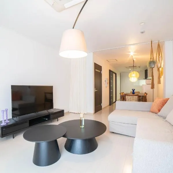 Leisure Stay Osaka USJ, 10min Universal Studio, 12min to Namba, 147m2 for 10ppl max, Whole House Rental, Large Group & Family Friendly, Gym&Yoga, hotel en Osaka