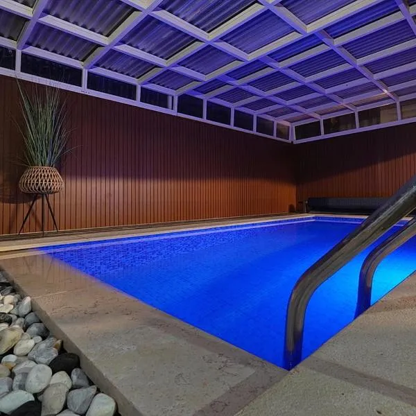 בקתה בשמורה, hotel in Shomera