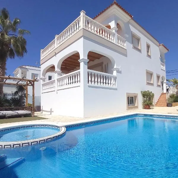 VILLA JUNCOS, hotel Can Furnetben