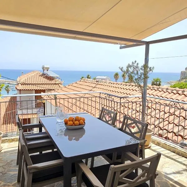 Charites: Terrace with Seaview - 100m to the beach、コロニのホテル