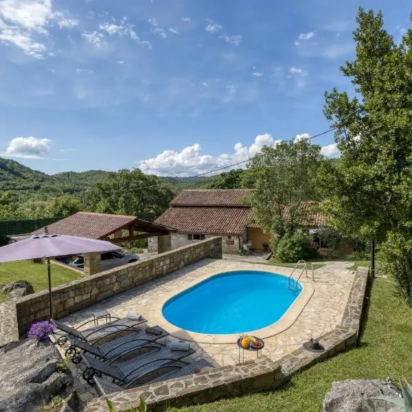 Holiday House Kapitani, hotel v destinaci Hum