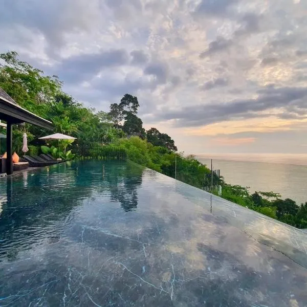 Villa Yang, Private Oceanfront Villa, Kamala Beach, hotel v destinaci Kamala pláž